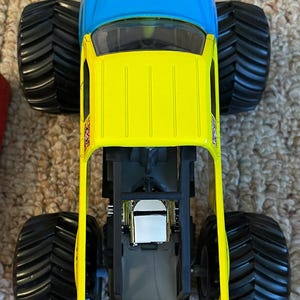 Monster Jam Shattered diecast metal truck - 1:24 scale Mattel image 7
