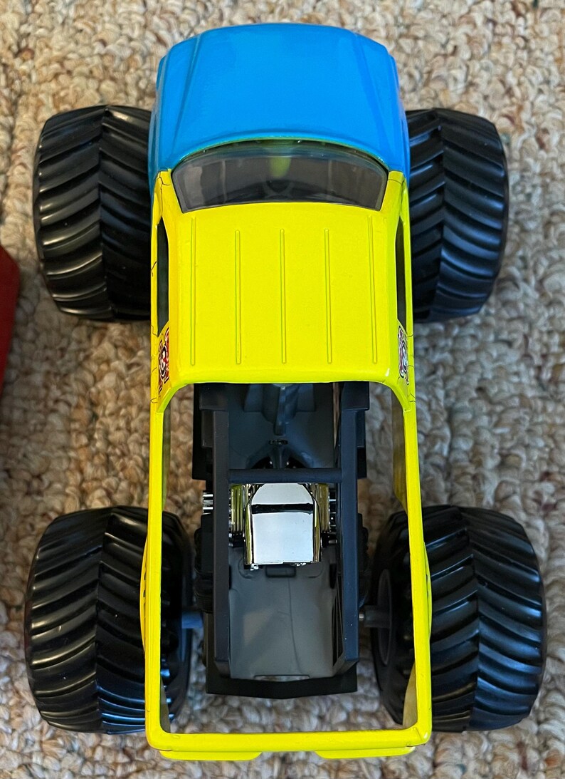 Monster Jam Shattered diecast metal truck - 1:24 scale Mattel image 7