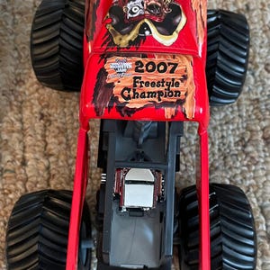 Monster Jam Captain's Curse diecast metal body truck - 1:24 scale Mattel image 8