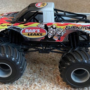 Camión Monster Jam Eliminator Bar's Leaks con carrocería de metal fundido a presión - Escala 1:24 Mattel imagen 7