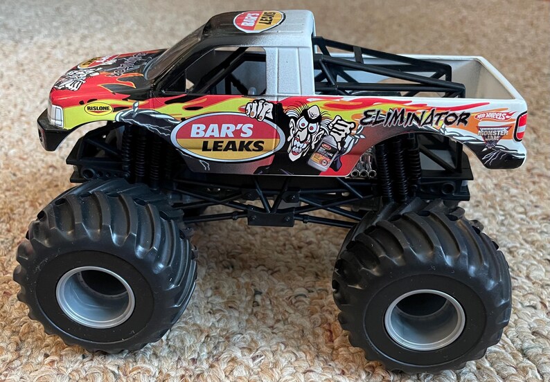 Camión Monster Jam Eliminator Bar's Leaks con carrocería de metal fundido a presión - Escala 1:24 Mattel imagen 7