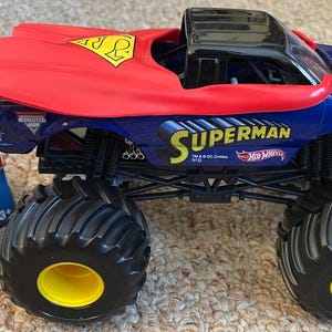 Monster Jam Superman gegoten metalen vrachtwagen: schaal 1:24 Mattel afbeelding 3