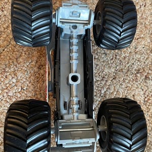Monster Jam Madusa Metall-Truck Brustkrebs - Maßstab 1:24 Mattel Bild 9