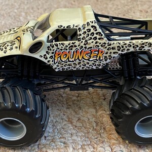 Monster Jam Pouncer truck - diecast metal 1:24 scale Mattel image 5