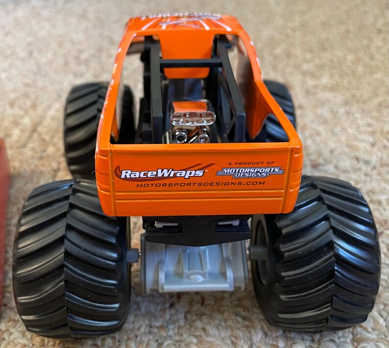 Monster Jam Bad News Travels Fast diecast metal truck - 1:24 scale Mattel image 7