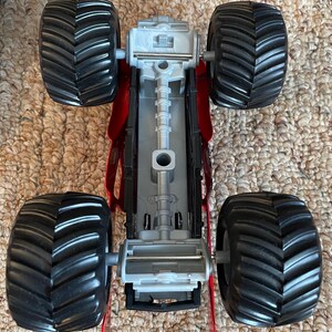 Monster Jam Captain's Curse diecast metal body truck - 1:24 scale Mattel image 9