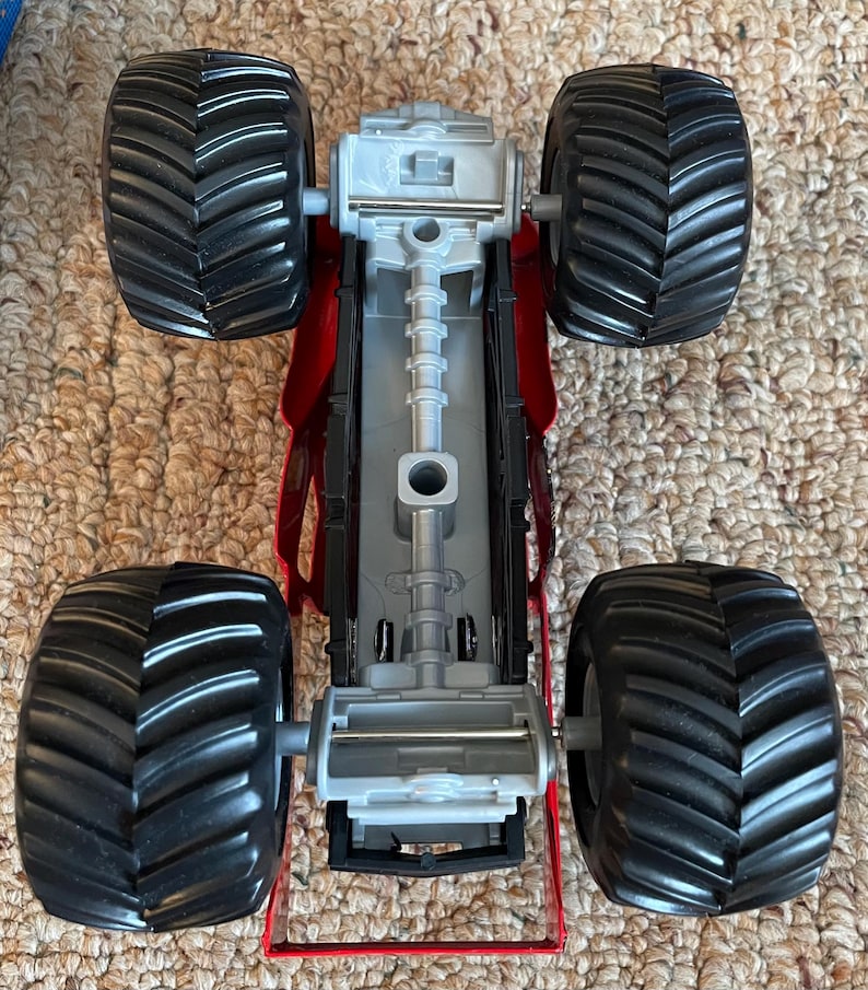 Monster Jam Captain's Curse diecast metal body truck - 1:24 scale Mattel image 9