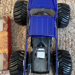 Monster Jam Instigator diescast metal truck - 1:24 scale Mattel image 8