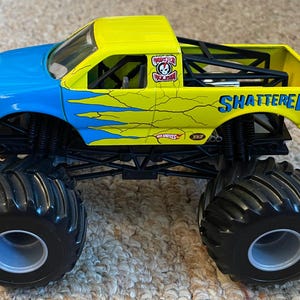 Monster Jam Shattered diecast metal truck - 1:24 scale Mattel image 3