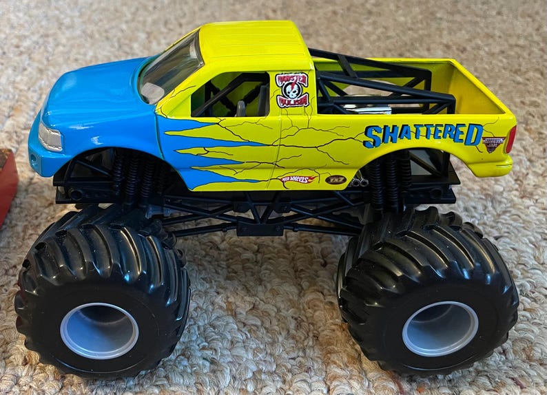Monster Jam Shattered diecast metal truck - 1:24 scale Mattel image 3