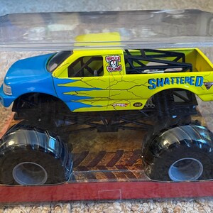 Monster Jam Shattered diecast metal truck - 1:24 scale Mattel image 2