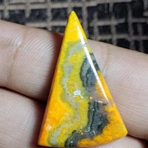 素晴らしいエアロプランシェイプのイエロージャスパー宝石キャブを販売中 - 31キャット、35×24×6 mm -