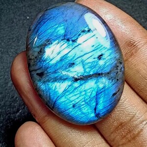 85 カート - トップナチュラルハンドポリッシュオーバルシェイプブルーフラッシーラブラドライトカボション - 43*33*8 mm - SKU-LB25