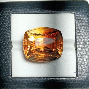 素晴らしい - 59 カート - ジュエリーペンダントを作るための希少な認定天然ブランデーシトリン宝石 - 25*21*20 MM - #440