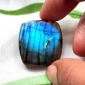 55 koszyk - Bardzo ładny niebieski błyszczący labradoryt w kształcie poduszki kaboszon na sprzedaż - 28*28*8 mm - SKU-1000