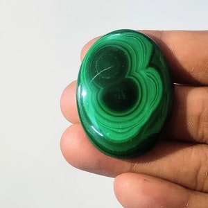 ビッグ-105 カート-楕円形の天然マラカイト宝石カボション、ジュエリー作り用-非常に美しいルース宝石-39*29*4 mm-#322