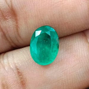 2.66カラットのザンビア産エメラルド、100%天然宝石