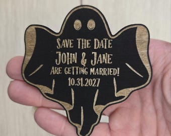 Le fantôme noir effrayant réserve le magnet de Zazzle.be Liste d'envies Vous avez des idées ? Réservez votre date de mariage pour Halloween | Faire-part de mariage gothique aimanté en bois peint personnalisé