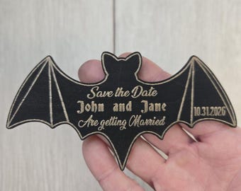 Imán de murciélago para reservar la fecha – Invitación de boda gótica de Halloween • Imán de boda espeluznante • Invitación de boda de madera personalizada para reservar la fecha para bodas de otoño