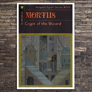 Może przedstawiać: Czarno-złota ilustrowana okładka książki z tytułem "Mortis Crypt of the Wizard" i tekstem "Dungeon Synth Series N004". Okładka przedstawia szczegółową ilustrację kamiennego lochu ze schodami, klatkami i łańcuchami.
