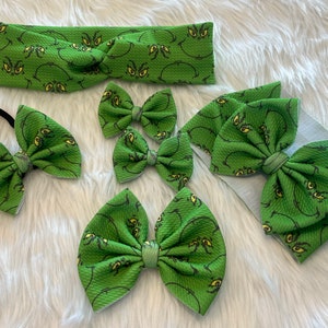 LC Bows in The Grinch