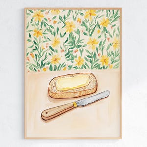 Könnte beinhalten: Ein Gemälde einer Scheibe Brot mit Butter darauf, einem Buttermesser und einem Hintergrund aus gelben Blumen auf einem grünen Stiel.