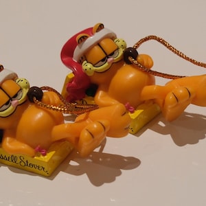 Christmas Ornament Garfield Russel Stover Paws Vintage Holiday Cartoon  Plastic Decor 2.5 inch