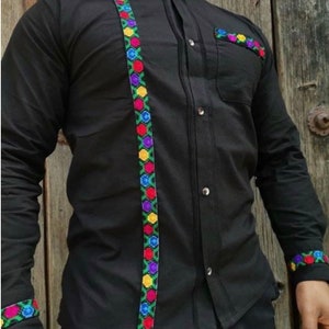Floral Embroidered Mexican Guayabera. Traditional Manta Shirt for Men. Floral Buttoned Shirt. Manta Formal Guayabera.Formal Shirt