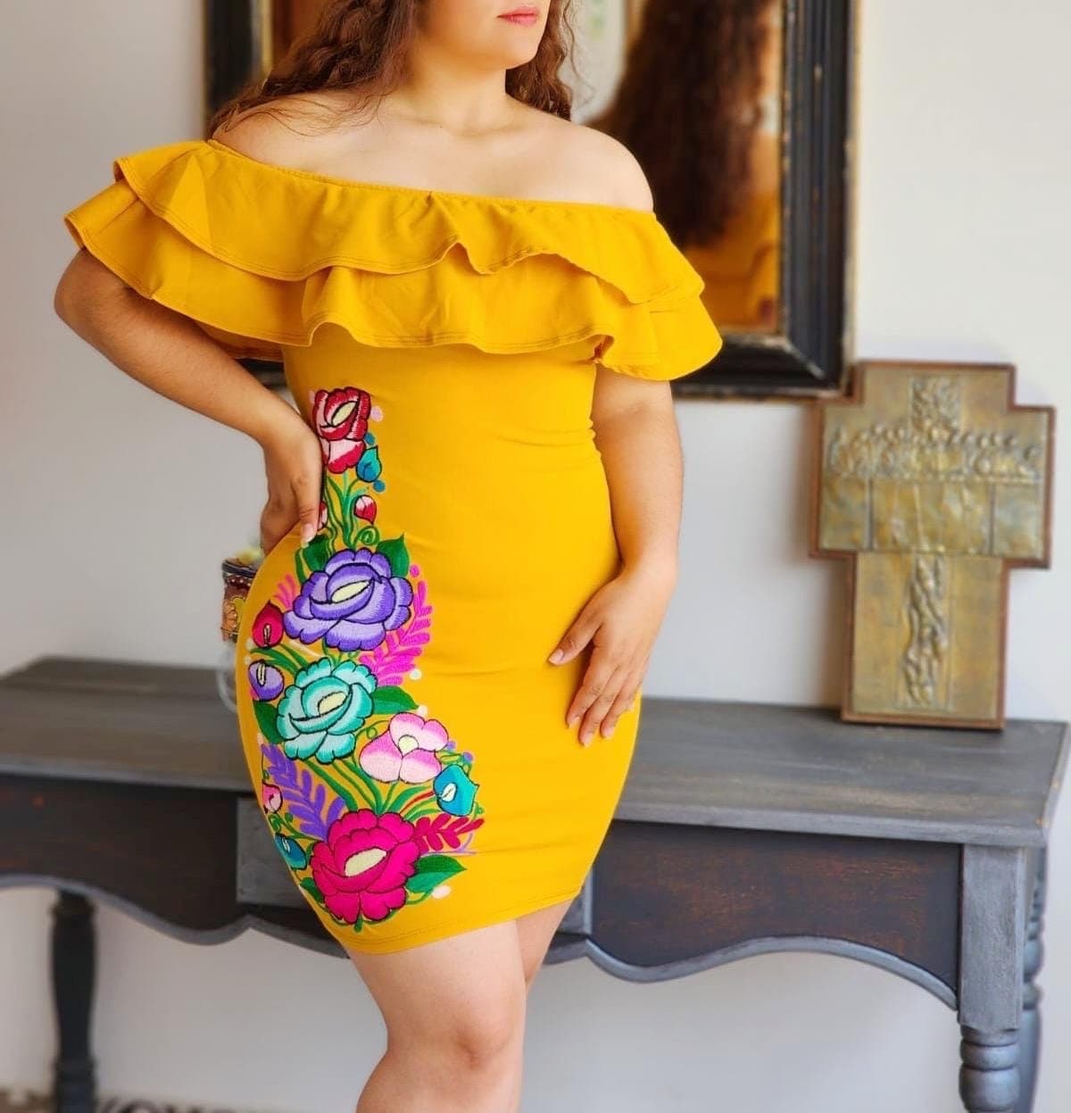 Mamatayoe. Colección Otoño - Invierno 2015.-Vestido y bolso con con bordado  de aplicación, Dress and bag with embroider…