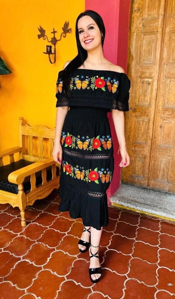 Hermoso vestido campesino bordado de Mariposa monarca Mexican dress vestido  artesanal típico campesina con bordados multicolores. -  Portugal