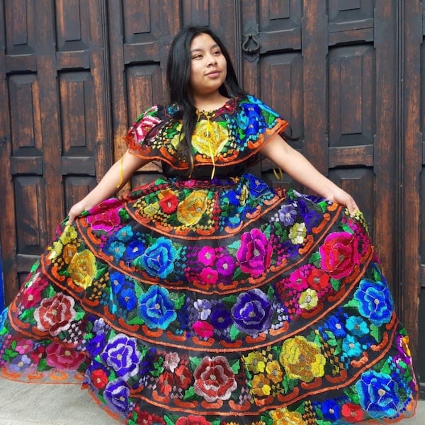 Robe femme Chiapas. Robe traditionnelle. Robe mexicaine brodée à la main. Robe de fête mexicaine. Séance photo mexicaine