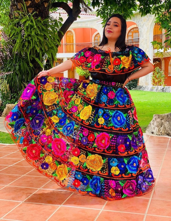 Colorful Chiapas Style Dress. Custom-made Hand Embroidered -  España