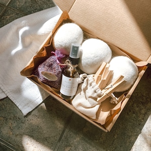 Eco-Dryer Bundle | Zero-Waste Laundry Dryer Set with Pure Essential Oil Wool Dryer Ball Mist | Sustainable, Health-Conscious Gift Box