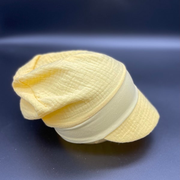 Beanie mit Schirm aus luftig sommerlichem Musselin in Lemon gelb, Sommermütze Sommerbeanie, Schirmmütze mit Bündchen für Baby, Kleinkinder