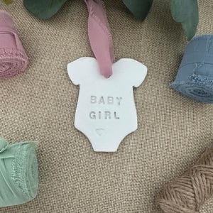 Nouveau souvenir de bébé/Nouveauté/bébé garçon/bébé fille/étiquette cadeau en argile/Bienvenue bébé/souvenir de bébé/emballage cadeau/décoration cadeau/décoration de chambre de bébé