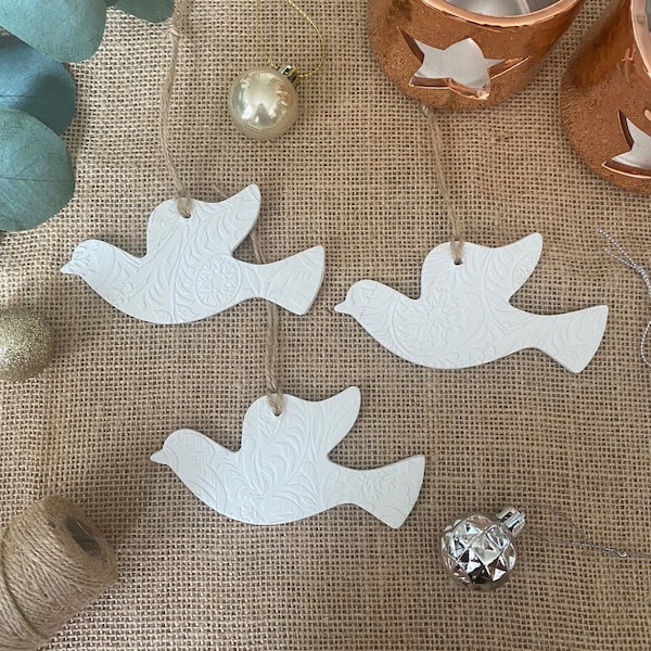 Set of 3-Embossed White Dove Clay Decoration | Christmas Ornament | Christmas Gift Wrapping Present |Christmas Tree Decoration | Scandi Decs