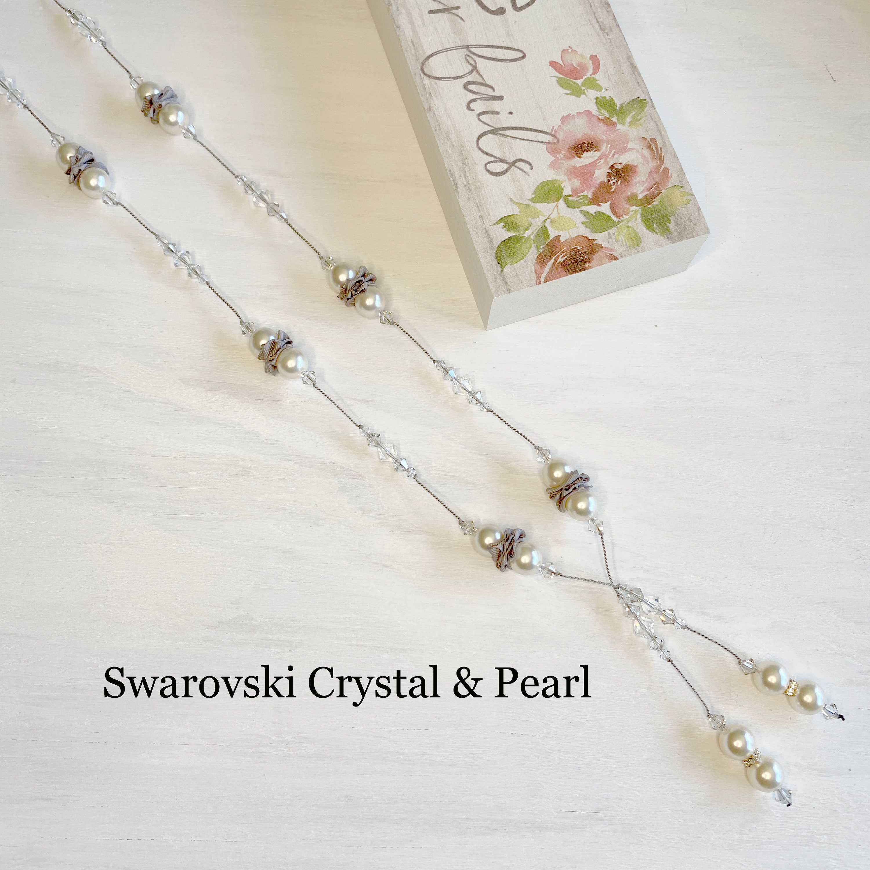スワロフスキークリスタルとスワロフスキーパールを使用した 