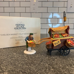 Dept 56: Chelsea Market Fruit Monger & Cart, Dickens Village, Department 56, gepensioneerd, vintage accessoire