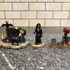 Lemax Spooky Town: kerkhofverschuiving (set van 3), halloweenaccessoire, halloweendecor, spookaccessoire, spookdecor