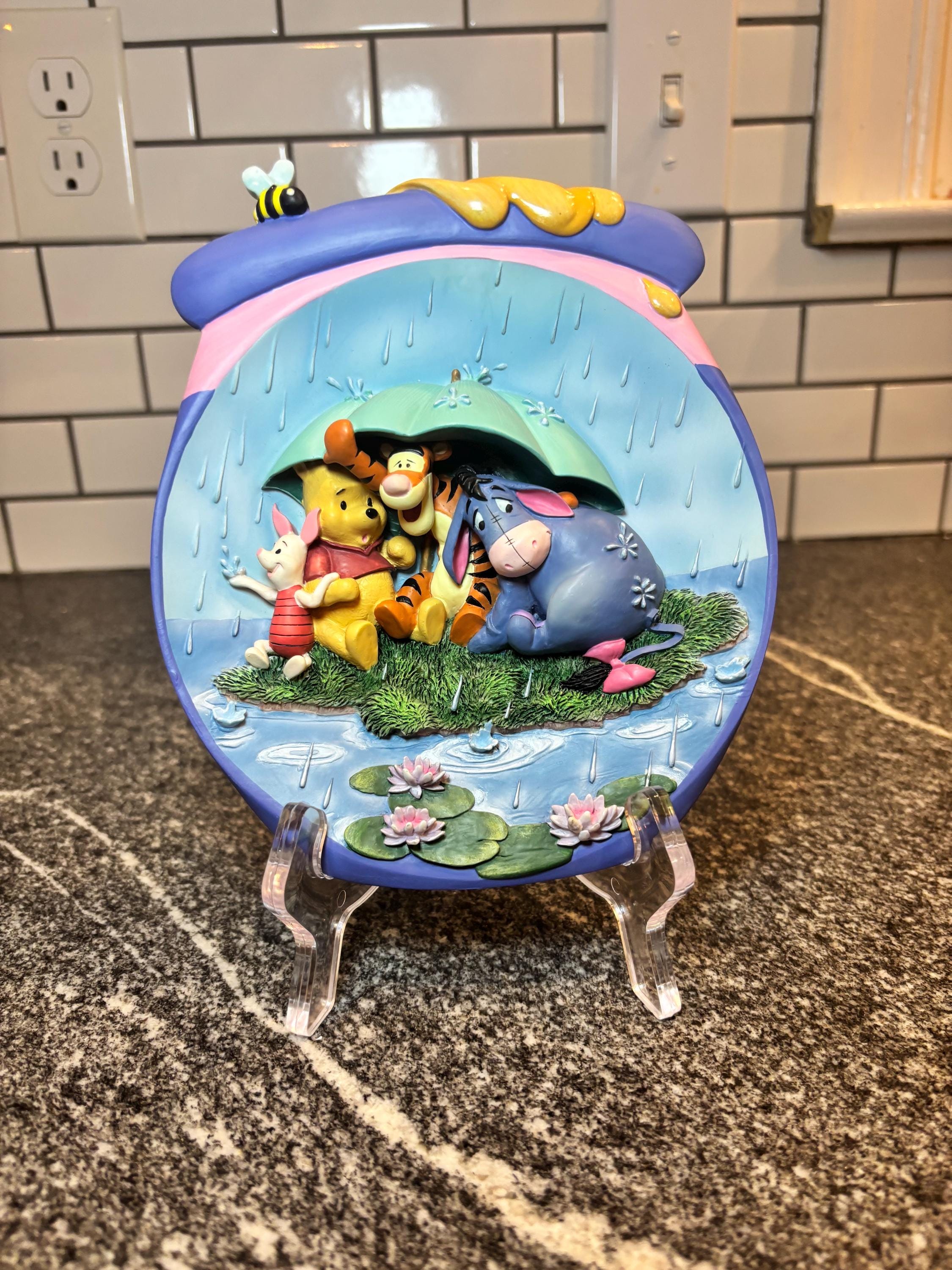 Winnie the Pooh Decorative Plate: Bradford Exchange 