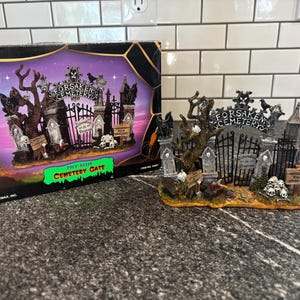Lemax Spooky Town: begraafplaatspoort, dorpsaccessoire, spookaccessoire, Halloween-accessoire, spookdecor
