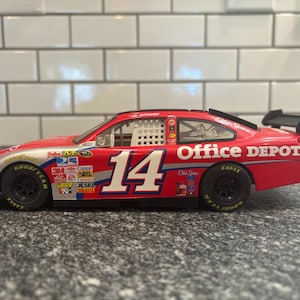Tony Stewart #14 NASCAR 1:24 Die-Cast Car | Stewart-Haas Racing Collectible | Replica Stock Car Model | NASCAR Memorabilia Gift