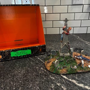 Lemax Spooky Town: Rat Attack, Halloween-accessoire, Halloween-decor, kerkhofaccessoire, kerkhofdecor, spookdecor, spookaccessoire