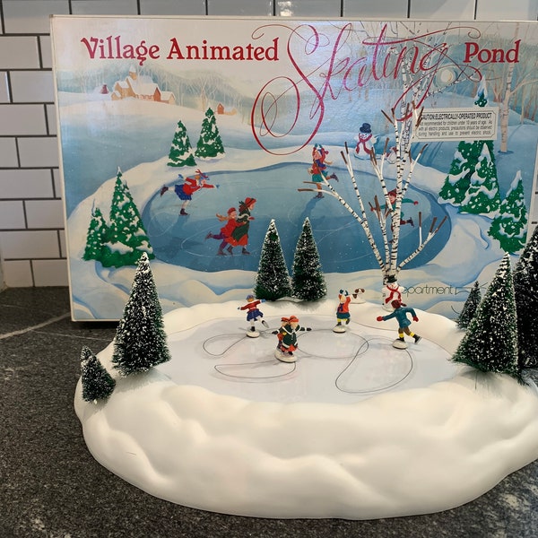 Étang de patinage animé du village - Accessoire de charme pour village de Noël