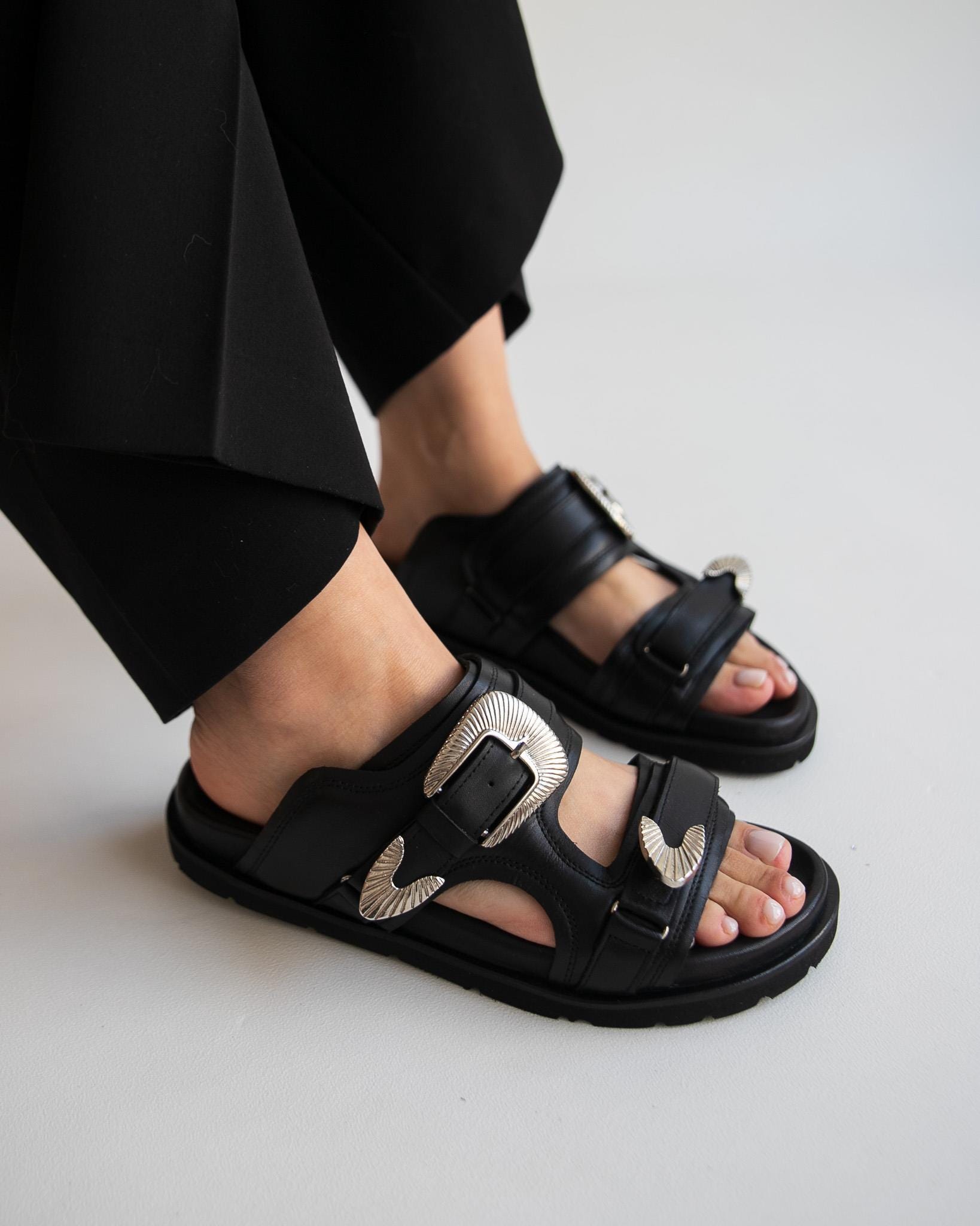 MEDI WESTERN BUCKLE SANDALS