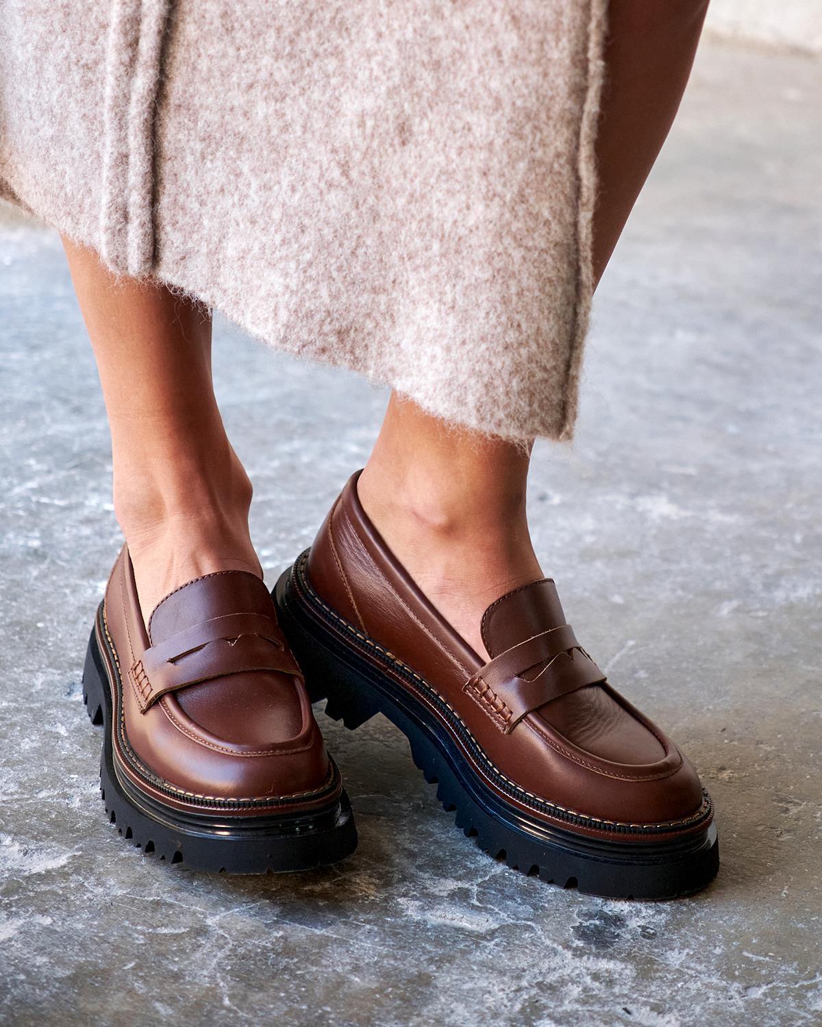 ローファー・オックスフォード BROWN LEATHER LOAFERS トッズ ローファー オックスフォード ケイト メタルチェーン