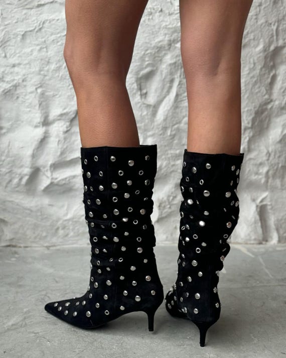 Botas de media caña de ante marrón con tachuelas, botas de tacón