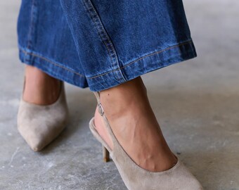 Tacones Clarks Laina 55 Sling Tacones De Gamuza Marrón Con Tira