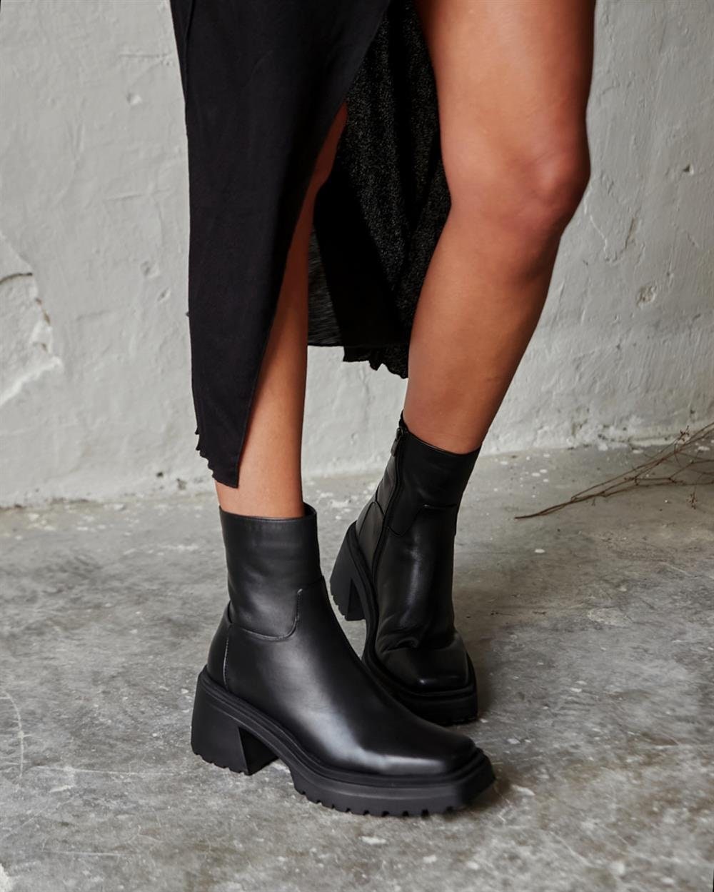 Black & Beige Leather Ankle Boots With Zipper,chelsea Boots,square Toe ...