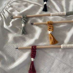 Cat teaser stick in natural wood for hanging toys
